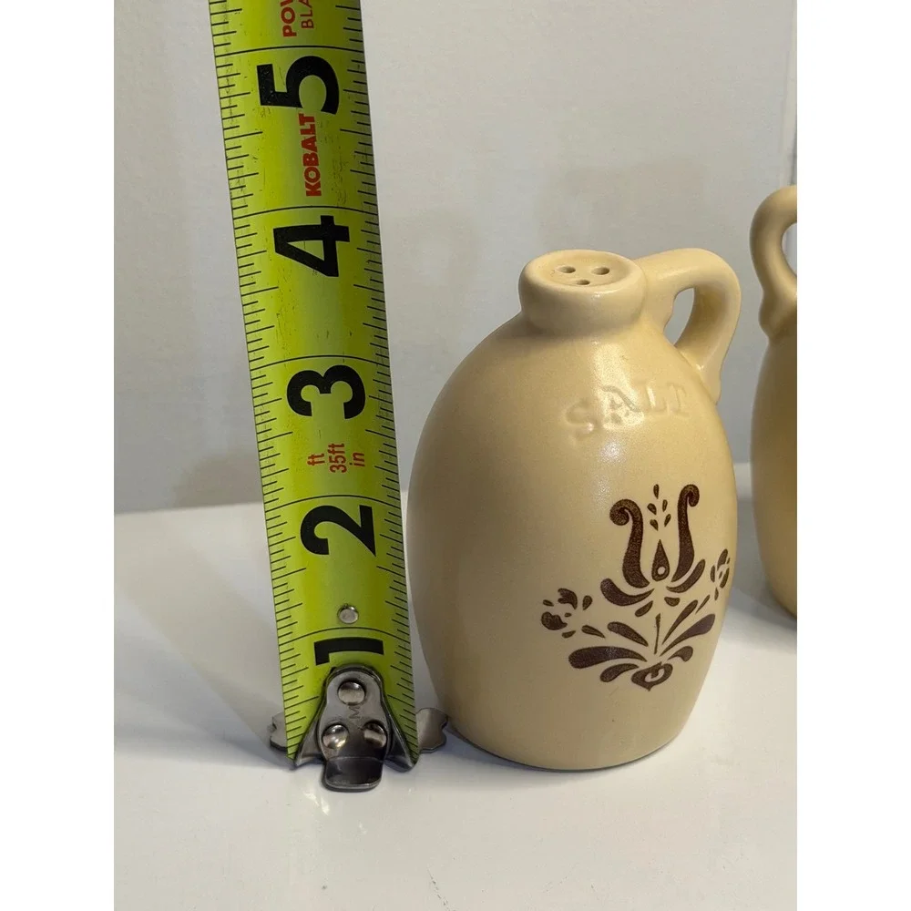 VTG Pfaltzgraff Salt and Pepper‎ Shakers Tan Village Stoneware Jug Style Shakers